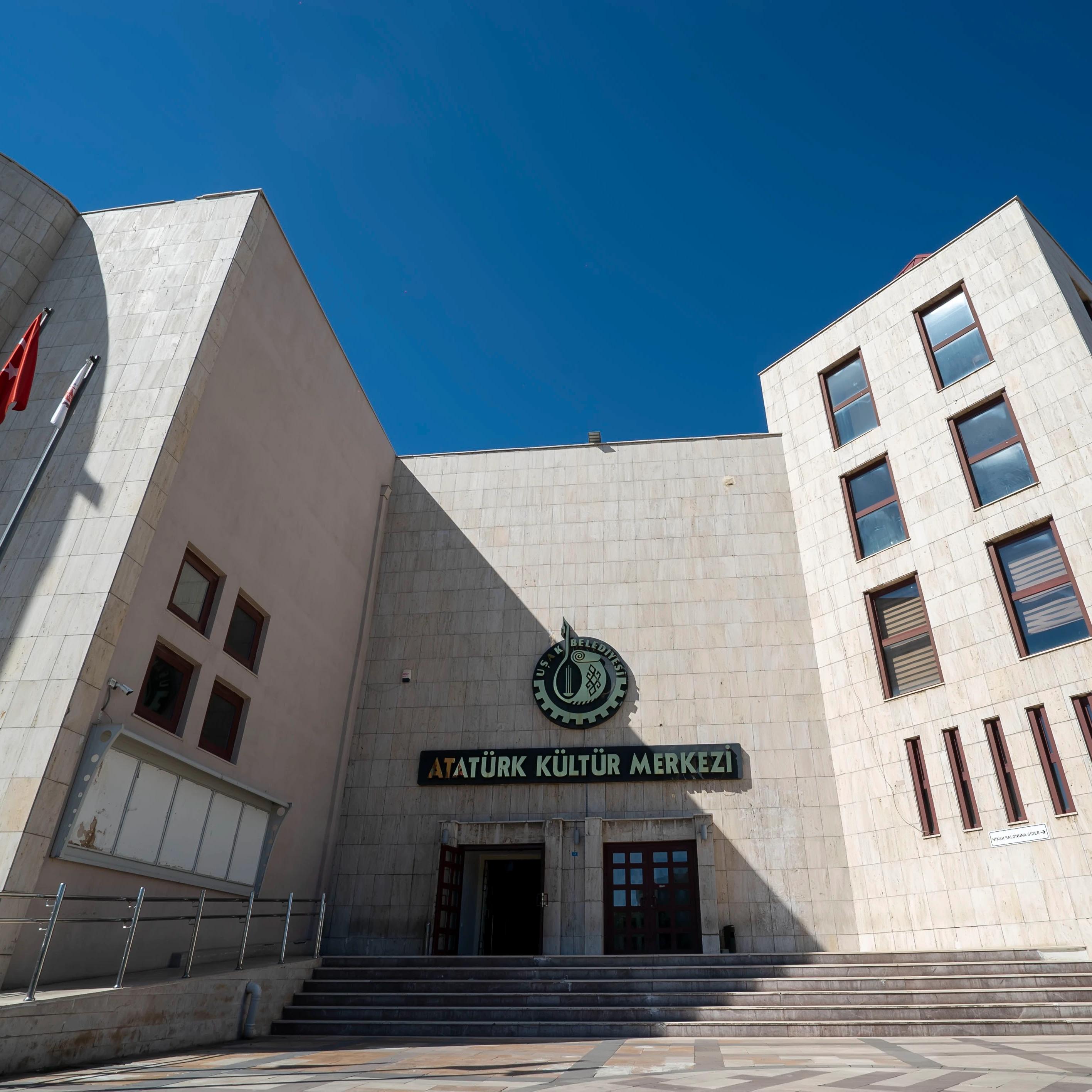 Uşak Atatürk Kültür Merkezi